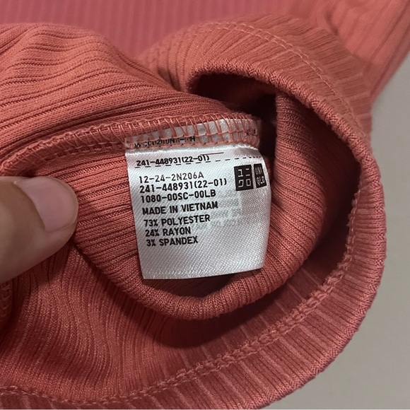 Uniqlo Ribbed T-Shirt (M) - Picture 2 of 5